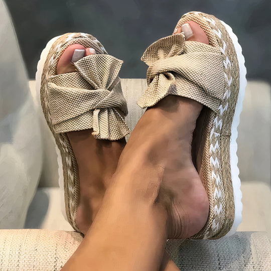 Heidi-Mode | Damenschuhe mit Lockenwicklern