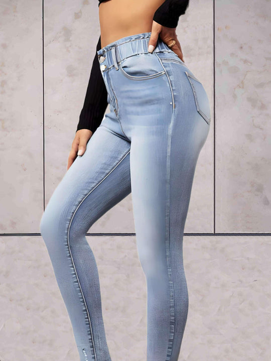 Röhrenjeans mit hoher Taille und Doppelknopf