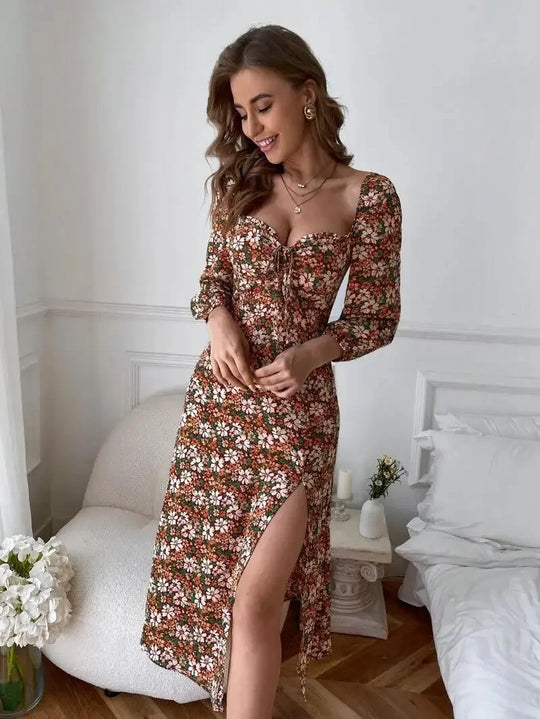 Blumenkleid mit Herz-Ausschnitt