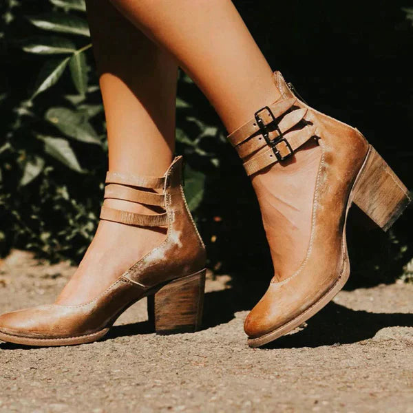 Heidi-Mode | Modische Pumps mit Knöchelriemen