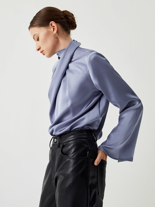 Heidi-Mode | Asymmetrisches Plissiertes Rollkragenshirt aus Satin