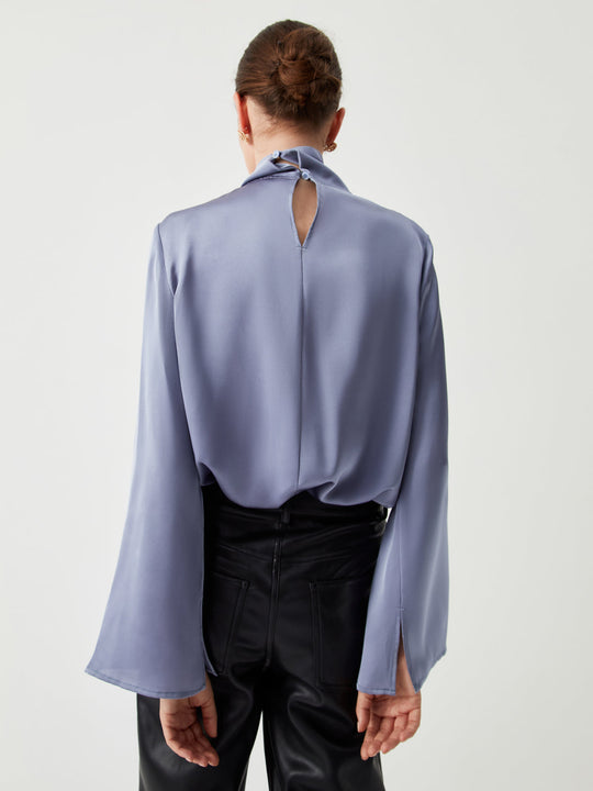 Heidi-Mode | Asymmetrisches Plissiertes Rollkragenshirt aus Satin