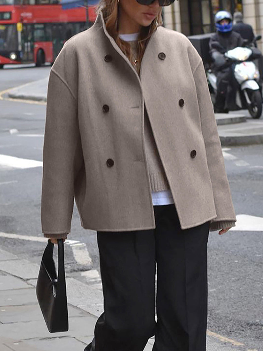 Heidi-Mode | Damenjacke - Beige Kurze Wolljacke mit Stehkragen und Knopfverschluss