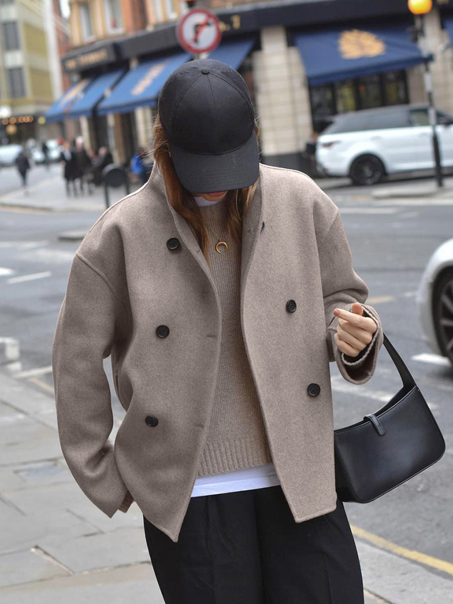 Heidi-Mode | Damenjacke - Beige Kurze Wolljacke mit Stehkragen und Knopfverschluss