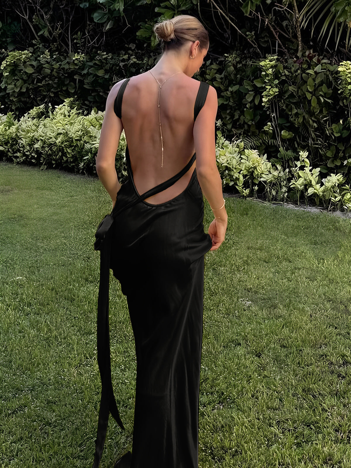 Heidi-Mode | Asymmetrisches Satin Kleid mit Einem Schulterdesign