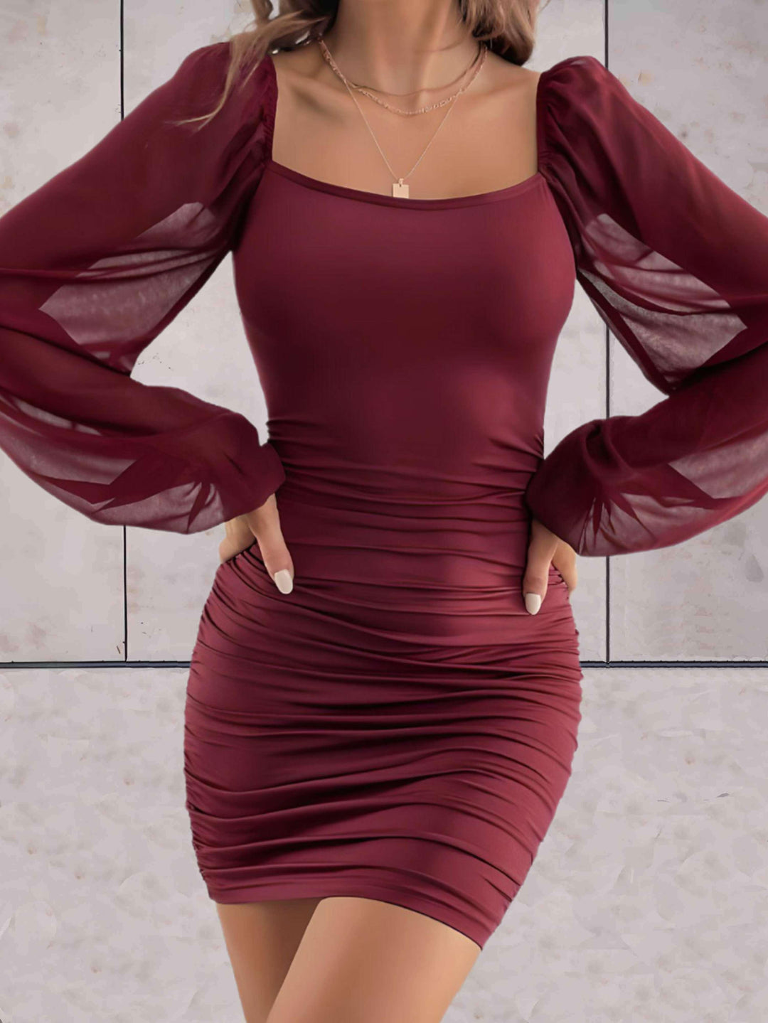 Strakke mini jurk ruime mouwen