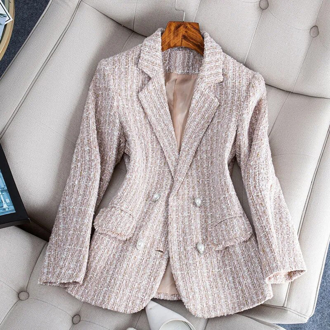 Heidi-Mode | Bequeme, Klassische Jacke Mit Tiefem V-Ausschnitt Und Interessanten Knöpfen Zur Vervollständigung Ihres Winteroutfits