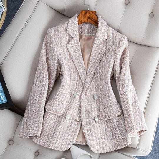 Heidi-Mode | Bequeme, Klassische Jacke Mit Tiefem V-Ausschnitt Und Interessanten Knöpfen Zur Vervollständigung Ihres Winteroutfits