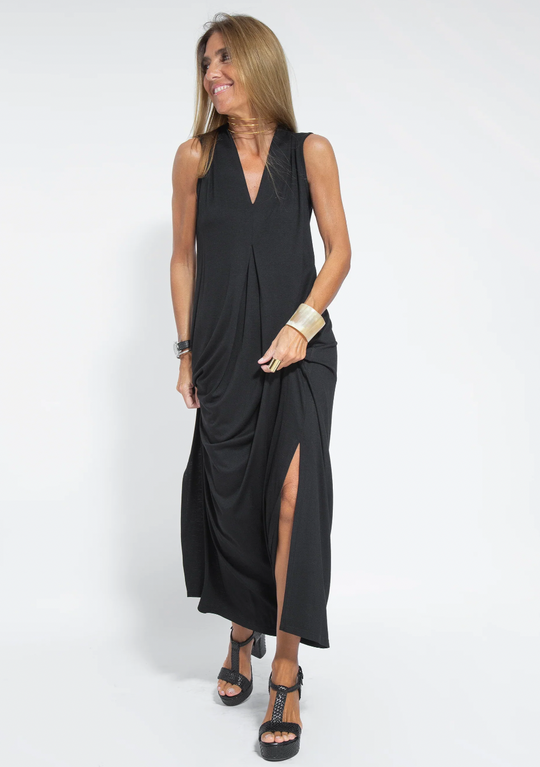 Set aus langem schlankmachenden Kleid und Weste