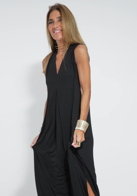 Set aus langem schlankmachenden Kleid und Weste