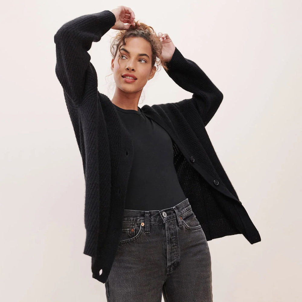 Heidi-Mode | Eng Anliegender Strickjacke für Frauen