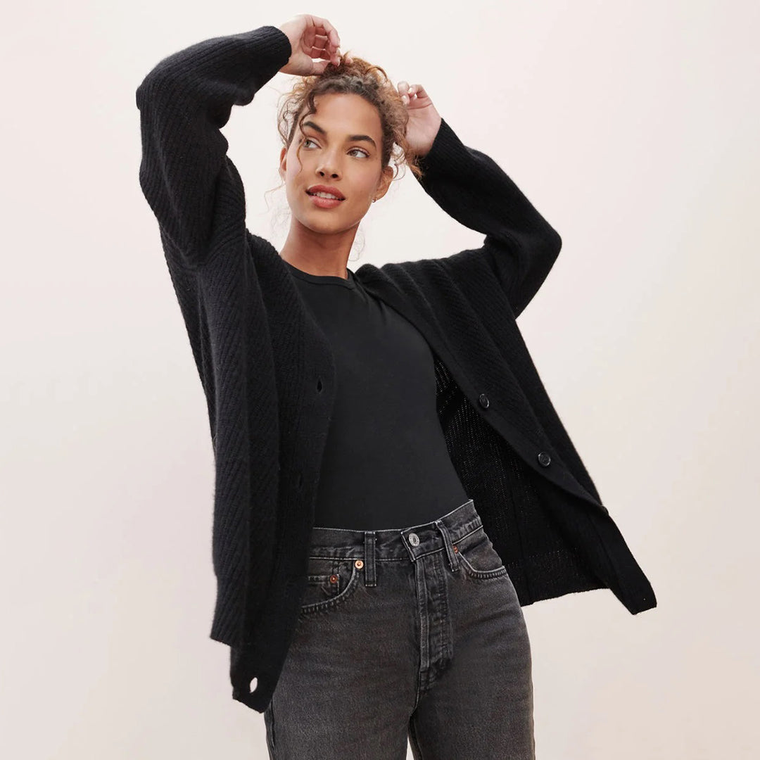 Heidi-Mode | Eng Anliegender Strickjacke für Frauen