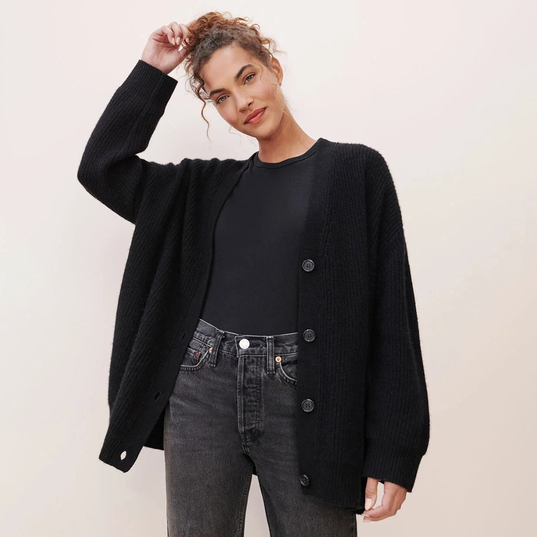 Heidi-Mode | Eng Anliegender Strickjacke für Frauen