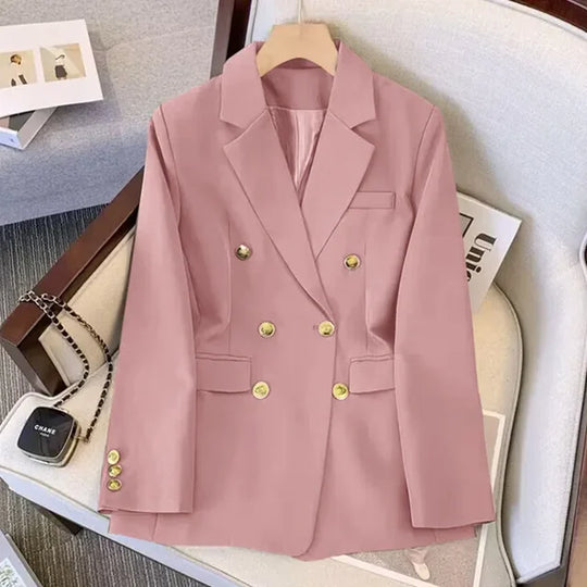 Weiße Jacke mit Goldknöpfen