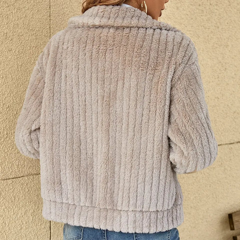 LÄSSIGE STRICKJACKE