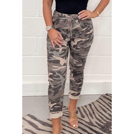 Stylische Camouflage-Hose