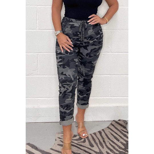 Stylische Camouflage-Hose