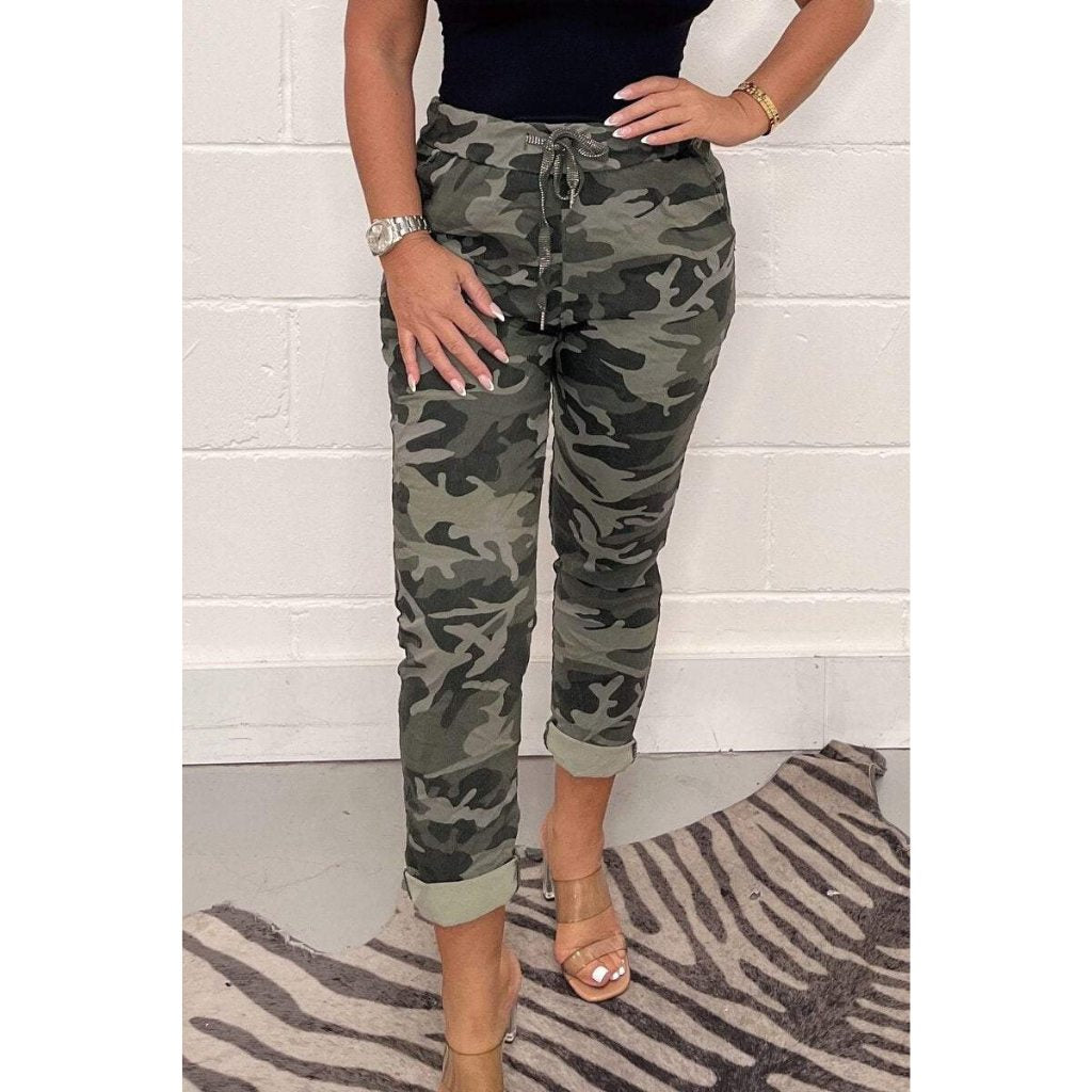 Stylische Camouflage-Hose