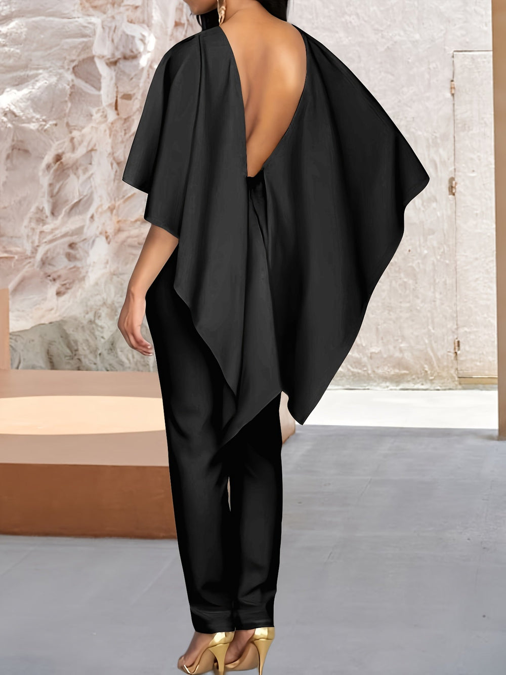 Heidi-Mode | Eleganter Jumpsuit mit Cape und Glitzer Gürtel für Damen