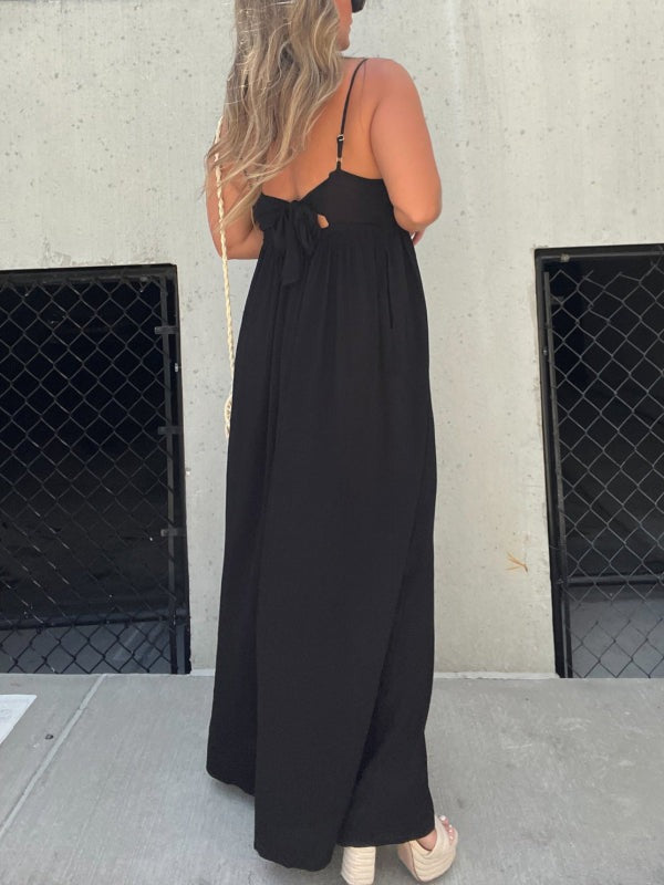 Jumpsuit mit V-Ausschnitt und breiten Beinen