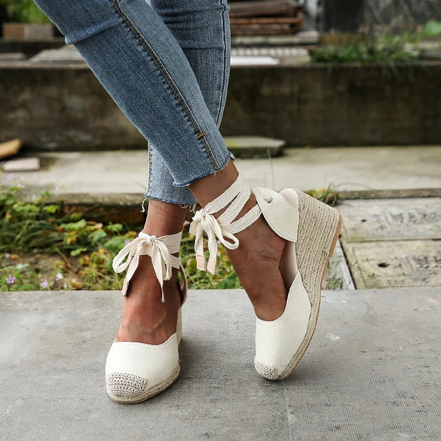 Damen-Sandalen mit hohem Absatz und Spitze