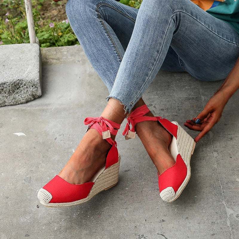 Damen-Sandalen mit hohem Absatz und Spitze