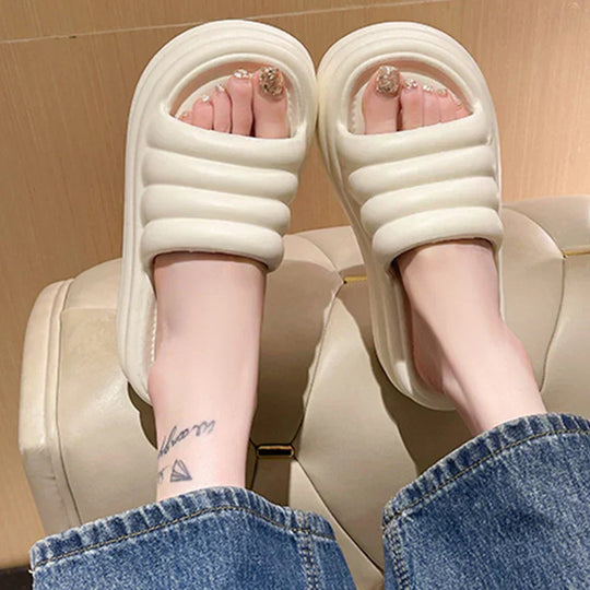 Heidi-Mode | Sommerliche Sandalen mit weichem Fußbett