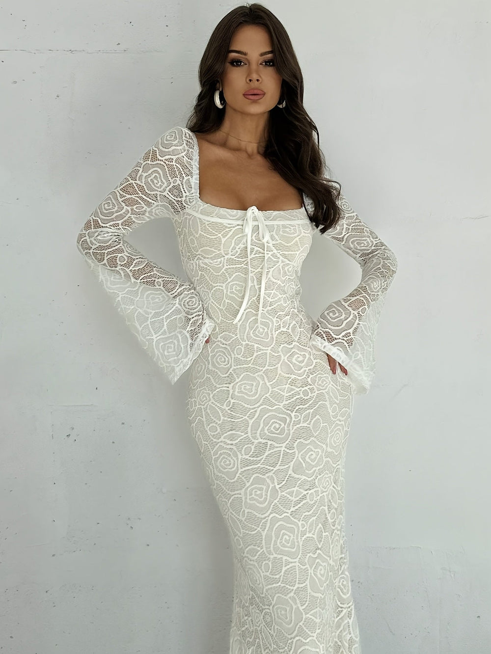 Heidi-Mode | Elegantes Maxi Kleid mit Spitze und Ausgestellten Ärmeln