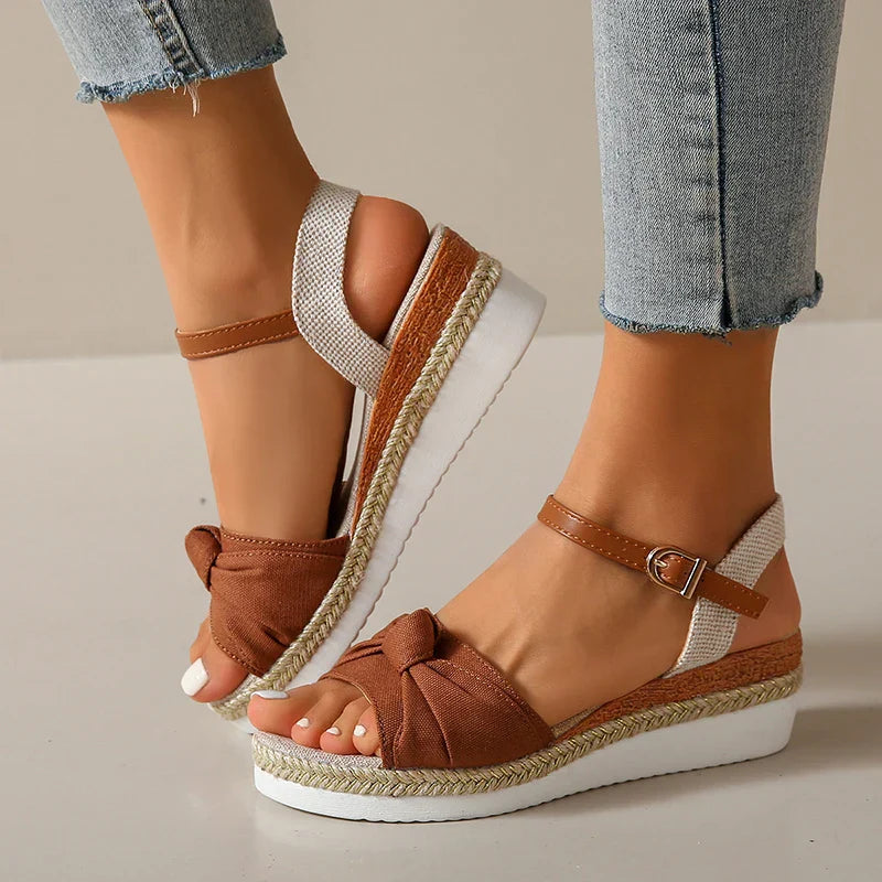 Flatform Espadrilles mit Retro-Stil Offene Zehen Schnalle Römische Sandalen