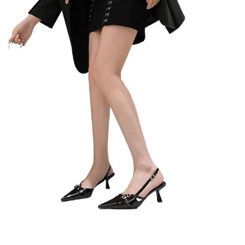 Heidi-Mode | Schwarze Lackleder Slingback Pumps mit Riemchen