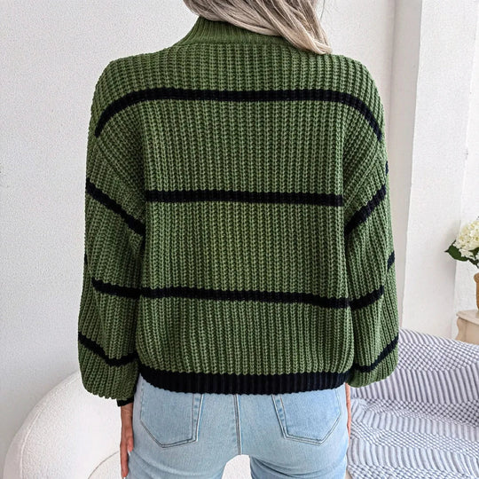 Gestreifter Strickpullover mit Rollkrage