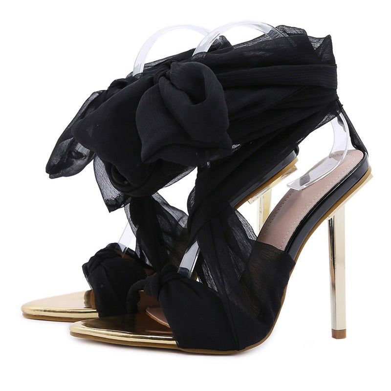 Heidi-Mode | Peeptoe High Heels mit Stoffband Design