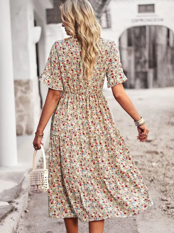 Elegantes Urlaubs-Minikleid mit kurzen Ärmeln und V-Ausschnitt