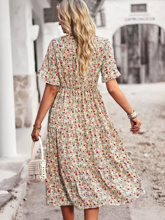 Elegantes Urlaubs-Minikleid mit kurzen Ärmeln und V-Ausschnitt