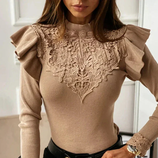 Heidi-Mode - Pullover mit Rollkragen, Rüschen und Spitzendetails