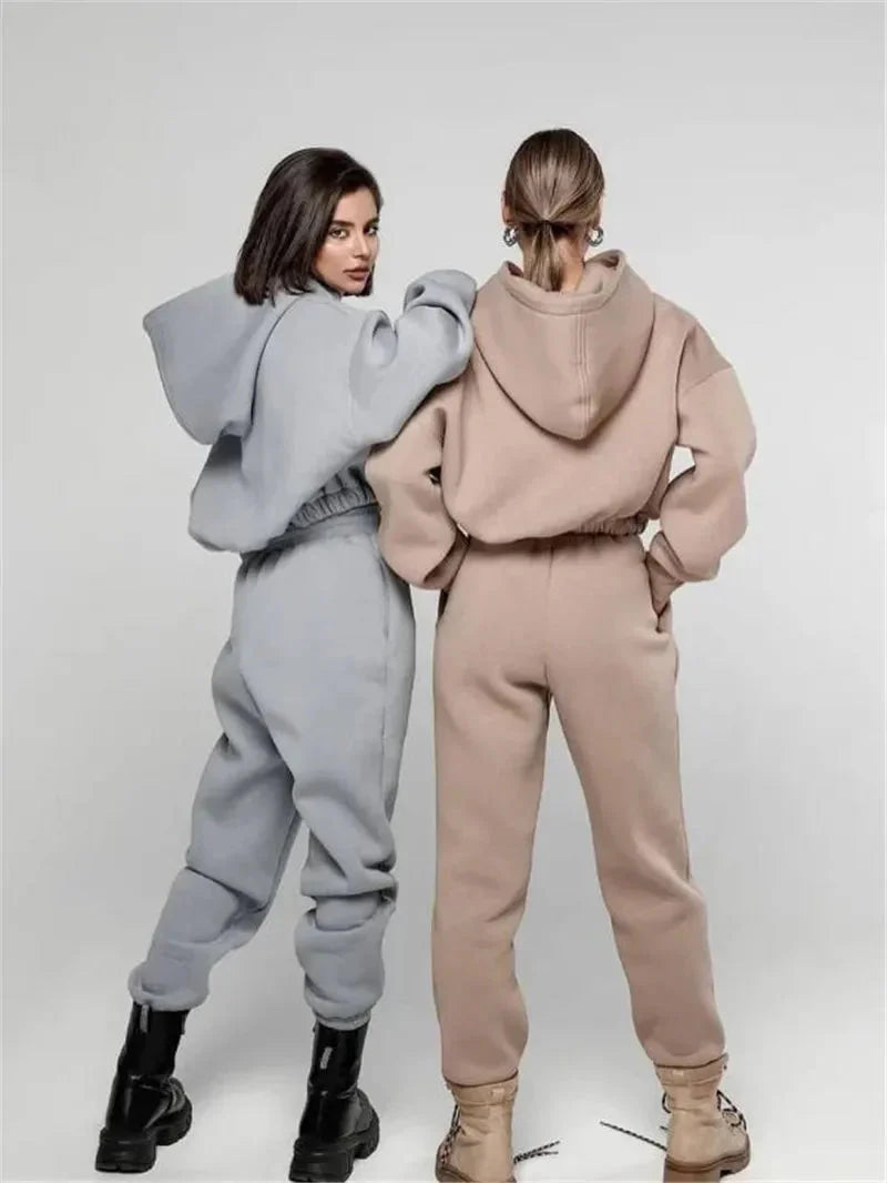 Heidi-Mode | Entdecken Sie Die Zukunftsweisende Herbst/Winter-Damenmode Von 2023 (Zweiteiliges Set)
