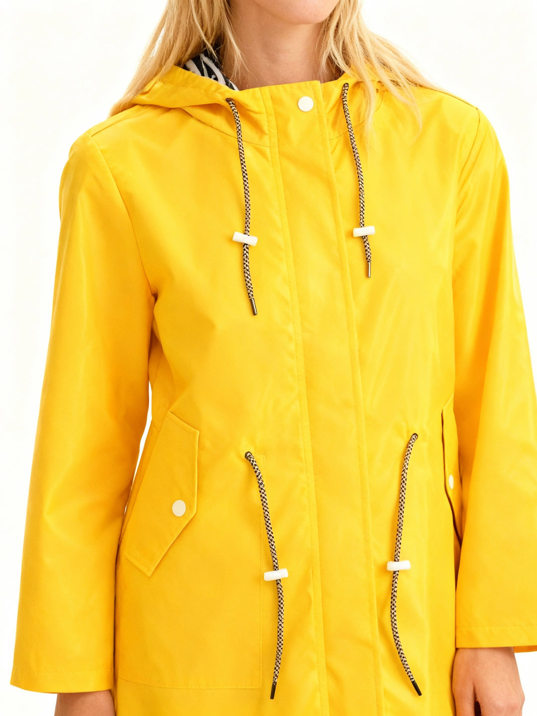 Wetterfester Mantel mit Kapuze