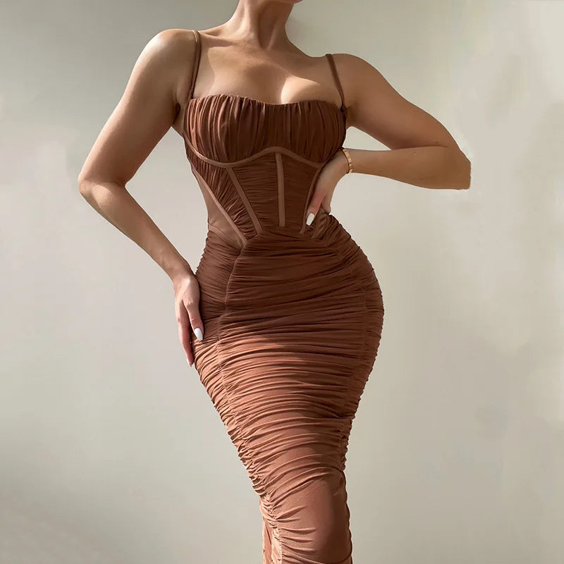 Gerüschtes Bodycon-Midikleid mit quadratischem Ausschnitt