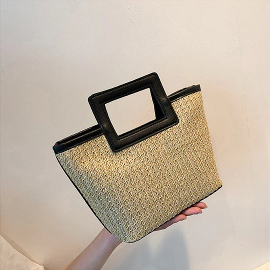clutch met textuur en opvallend handvat