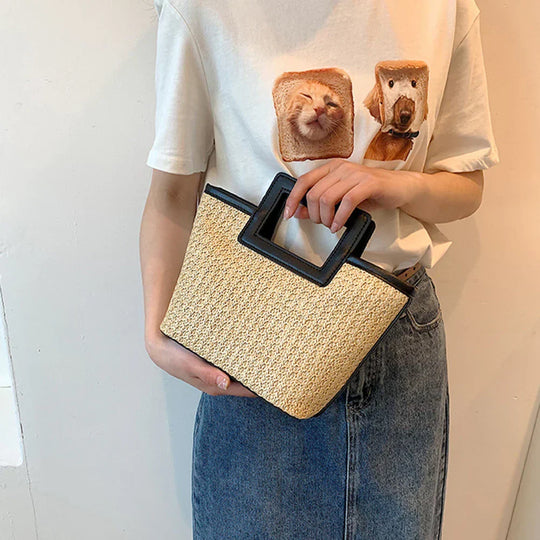 clutch met textuur en opvallend handvat