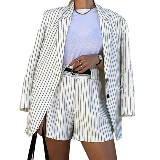 Heidi-Mode - Weiß Gestreifter Blazer mit Passenden Shorts Set für Frauen