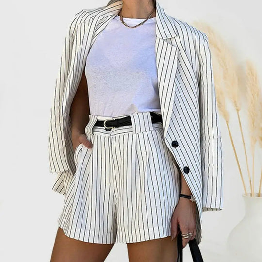 Heidi-Mode - Weiß Gestreifter Blazer mit Passenden Shorts Set für Frauen