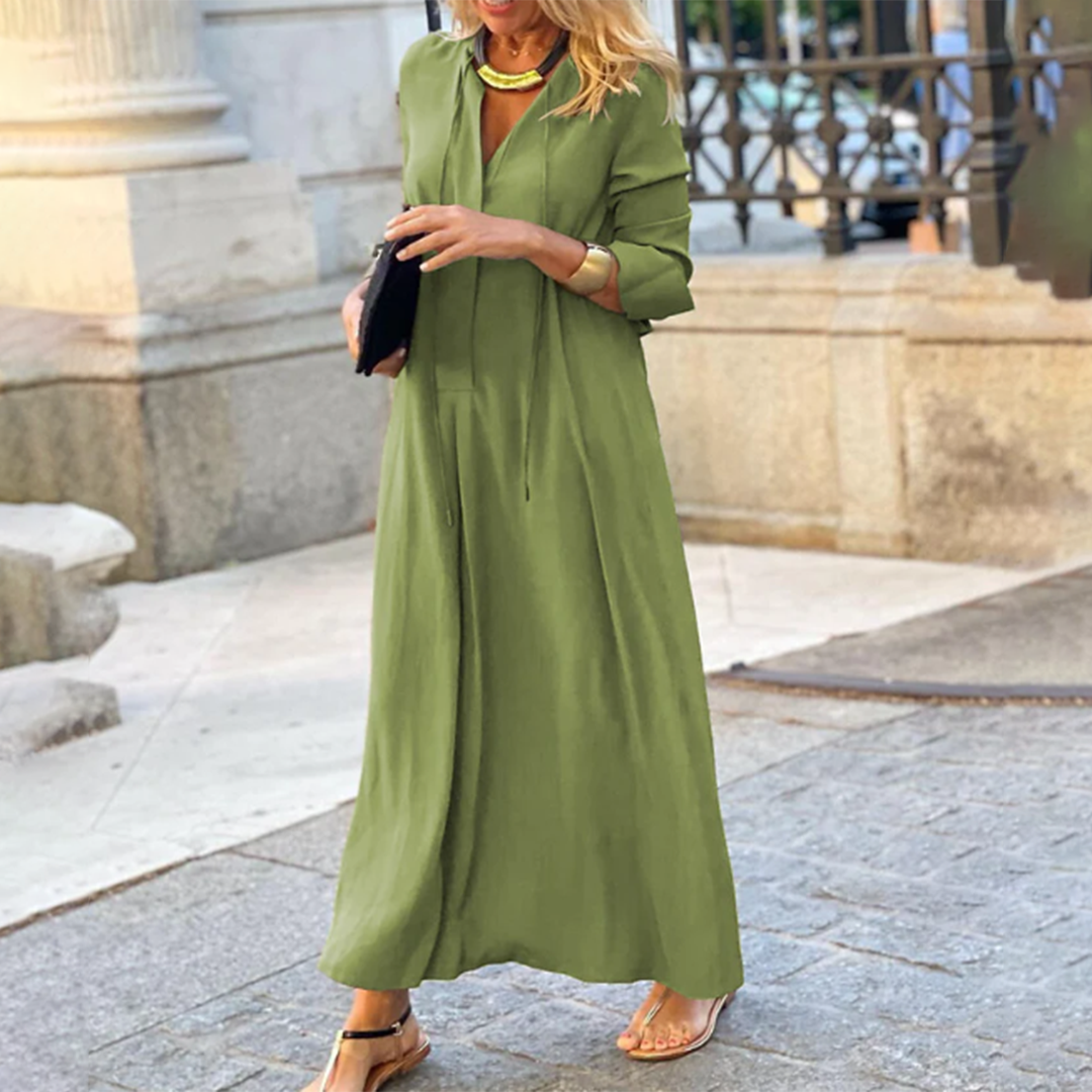 Elegante lange Sommerkleid mit mittellangen Ärmeln und einem V-Ausschnitt