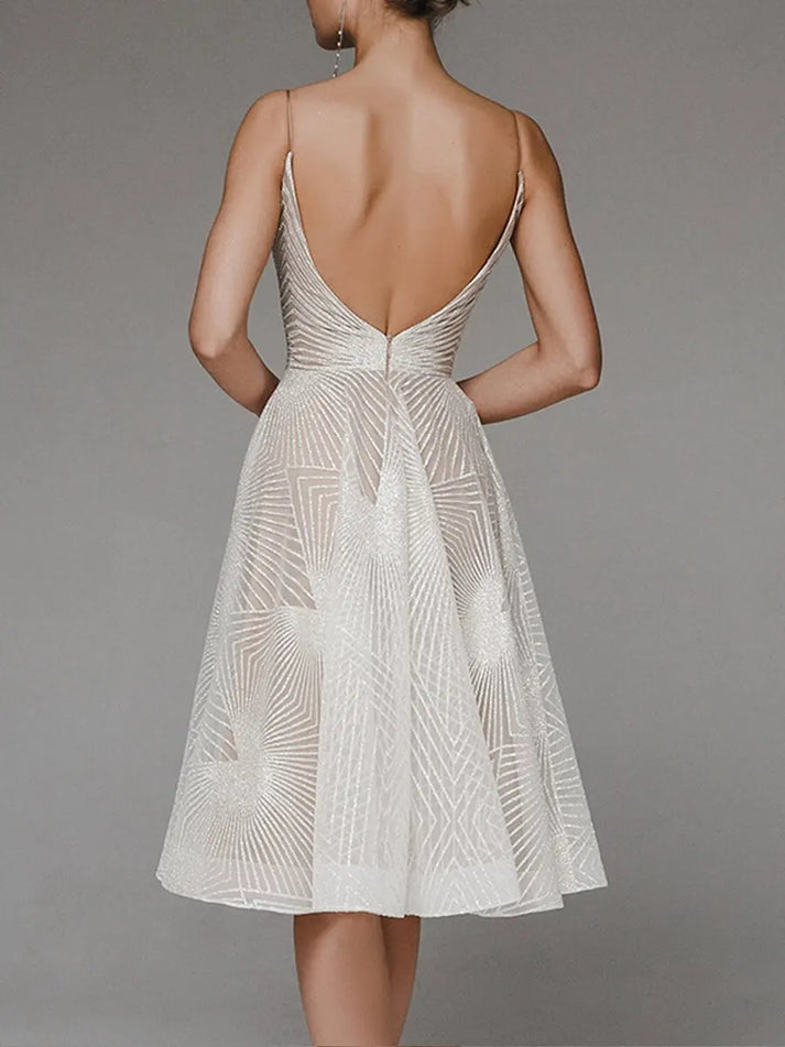 Elegantes Kleid mit Rückenausschnitt