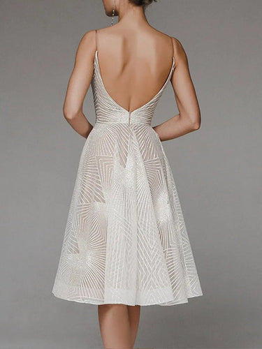 Elegantes Kleid mit Rückenausschnitt