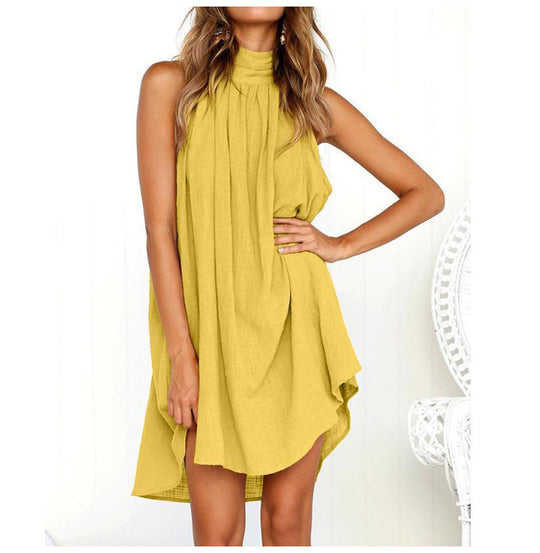 Sommerliches ärmelloses Kleid mit Kragen und leichten Falten