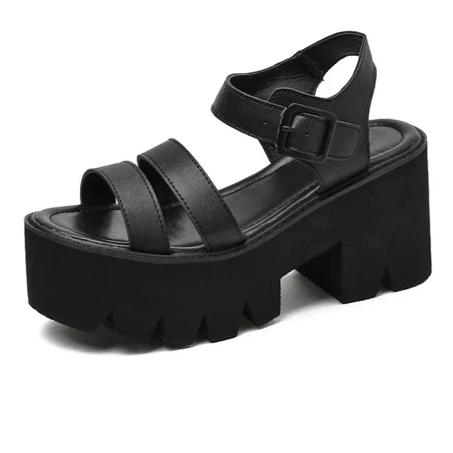 Heidi-Mode | Schwarze Plattform Chunky Sandalen