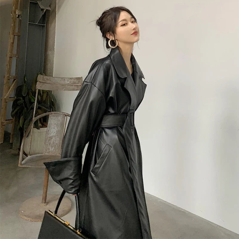 Heidi-Mode | Lautaro Lang Übergrößen Leder Trenchcoat für Frauen Lange Ärmel Revers Lose Passform Herbst Stilvolles Schwarzes Damenbekleidung Streetwear