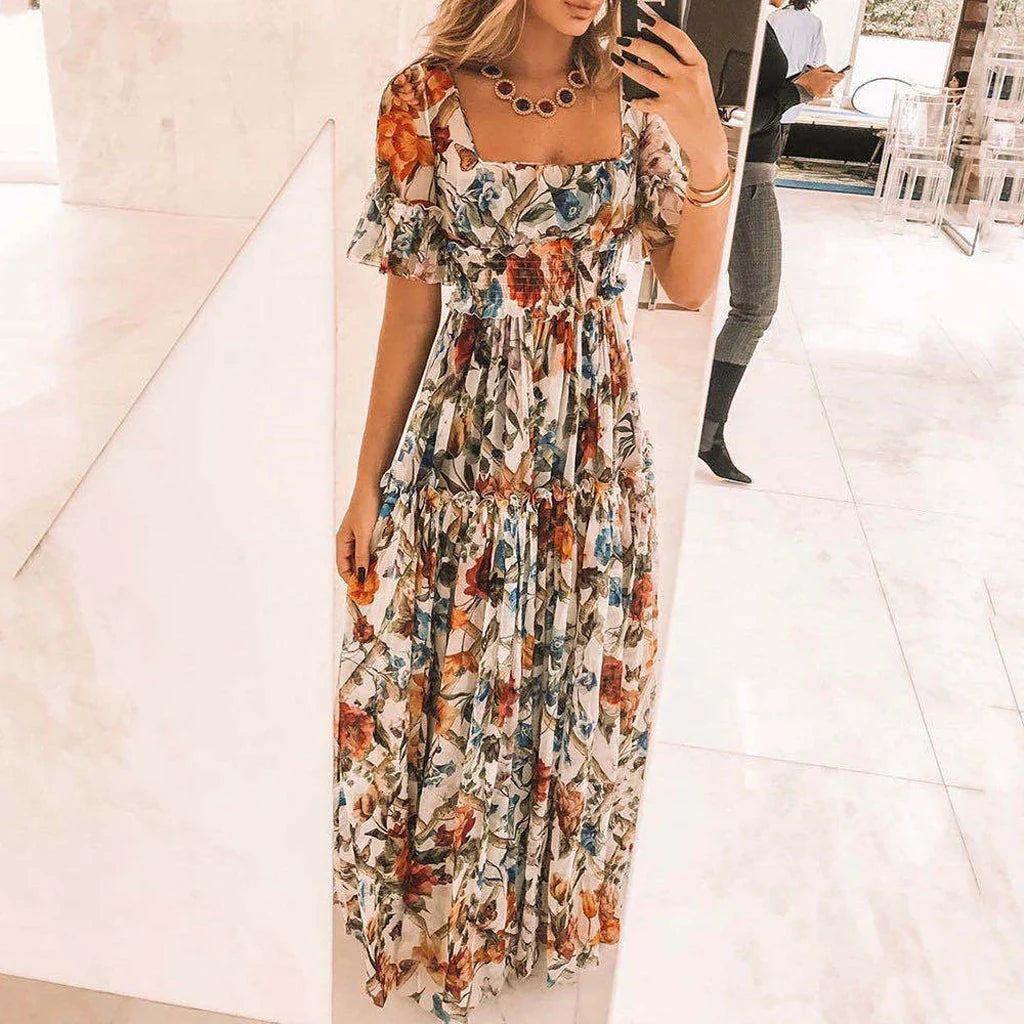 Langes Blumenkleid mit kurzen Ärmeln und quadratischem Ausschnitt