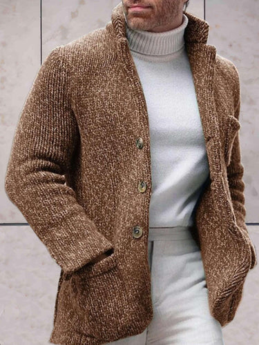 Lässige Strickjacke mit hohem Halsausschnitt und Knopfverschluss